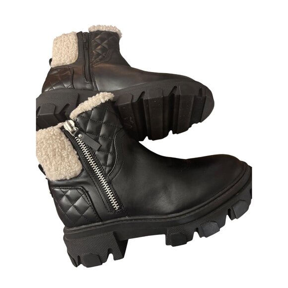 Nine West Black Quilted Ankle Boots With Faux Fur Lining  Chunky Lug Sole - Picture 3 of 11